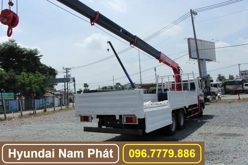 xe tải hd210 gắn cẩu unic 3 tấn